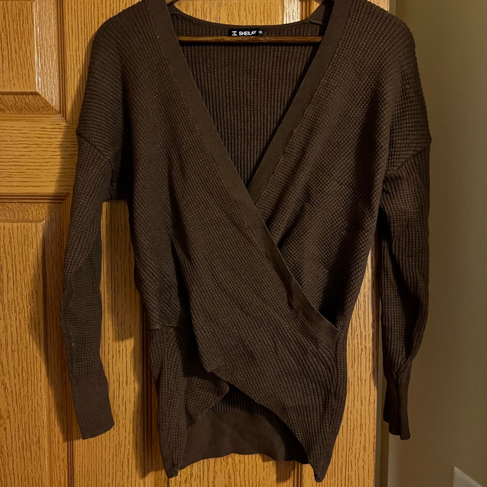 Women’s knit long sleeve sweater
